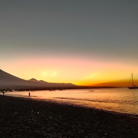 Ambat Beach Side Amed Delem Family מראה חיצוני תמונה